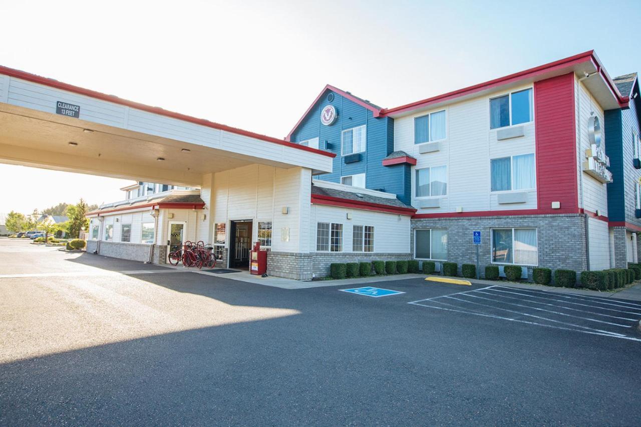 Red Lion Inn & Suites Mcminnville Exterior photo